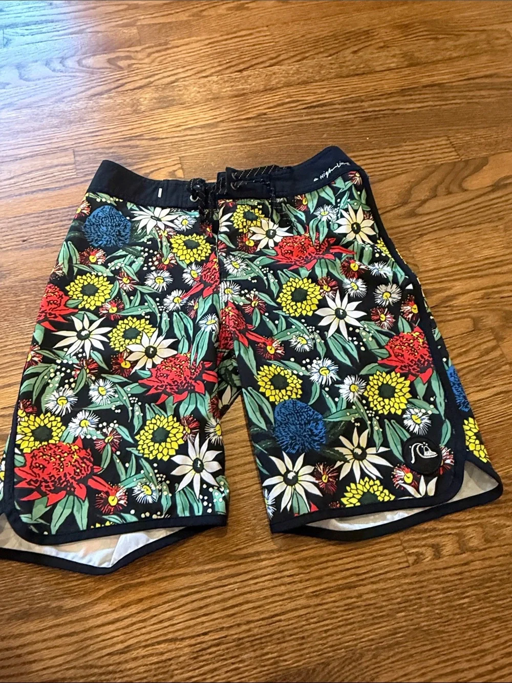 Quiksilver Men’s Black Tropical Floral Boardshorts Size 26